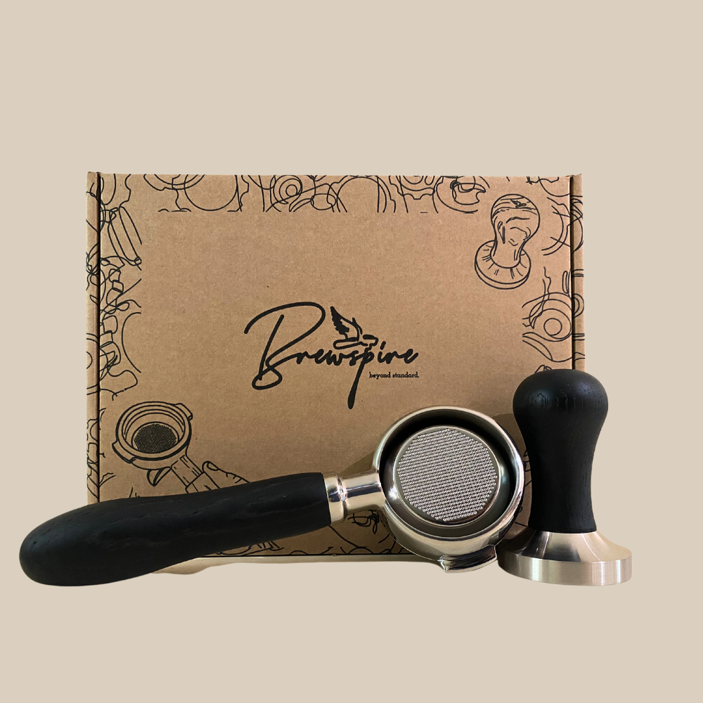 Brewspire Barista Profi Filterträger & Tamper im Set - mit schwarz gebeiztem Eichenholzgriff und Edelstahlkorpus Espresso Furore Set