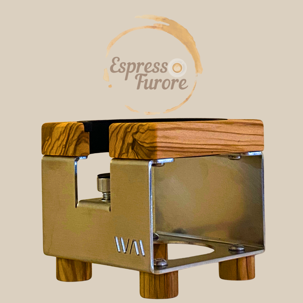 Wiedemann Manufaktur Tamperstation aus Edelstahl und Olivenholz