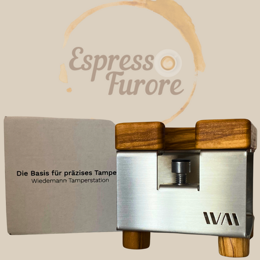 Wiedemann Manufaktur Tamperstation höhenverstellbar aus Edelstahl und Olivenholz Espresso Furore